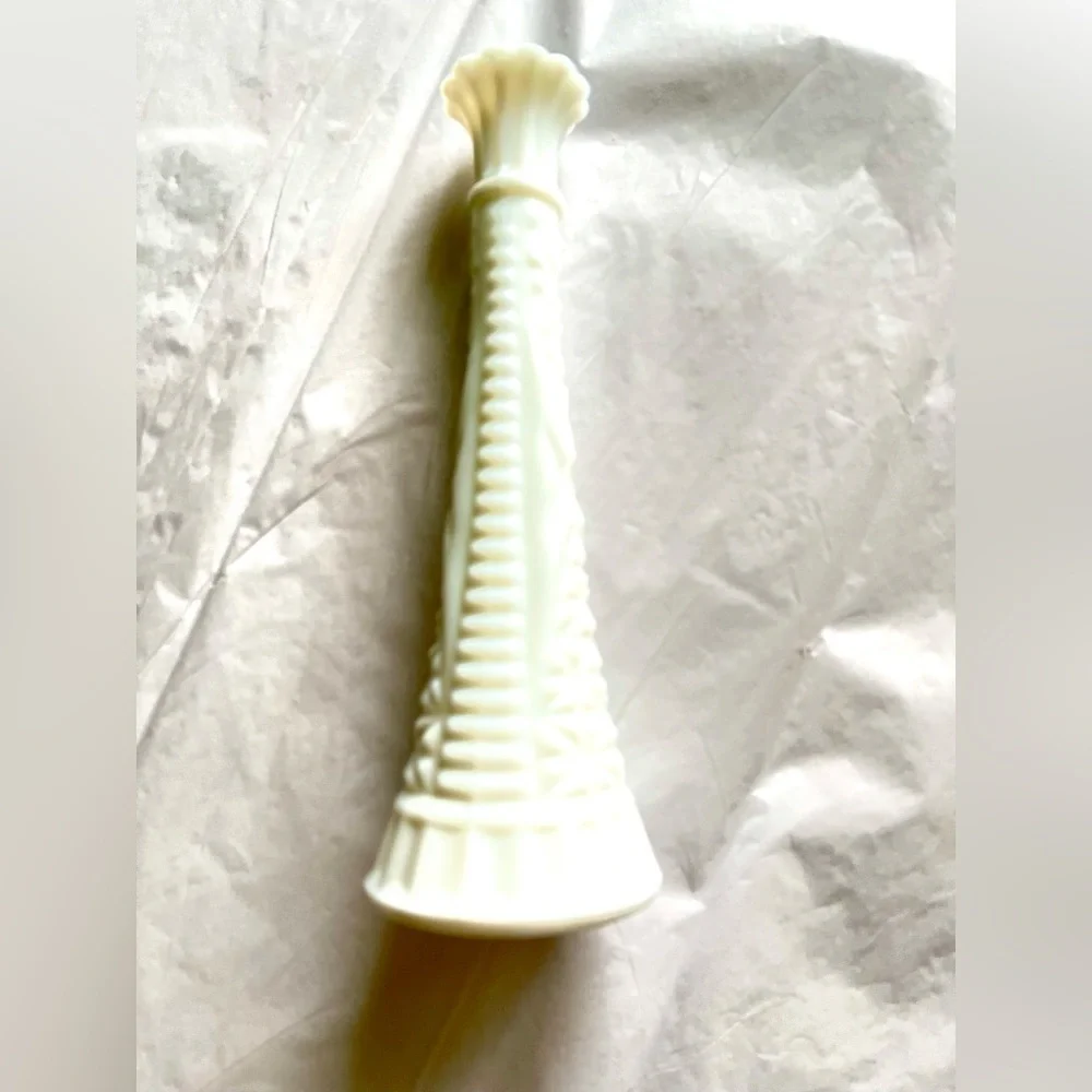 EUC! 9” White Milk Glass Vase #17 VTG